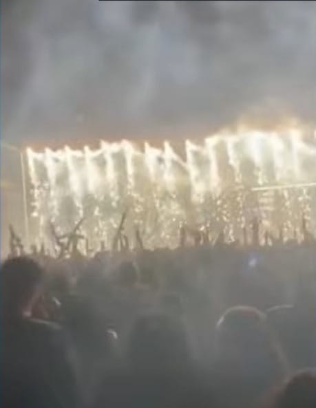 Facção do RJ realiza 'festa de aniversário' com arsenal de fuzis