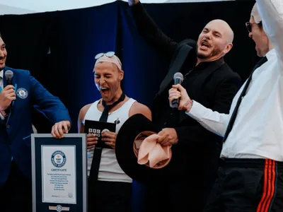 Pitbull quebra recorde mundial por reunir 22 mil fãs de 'careca' em show
