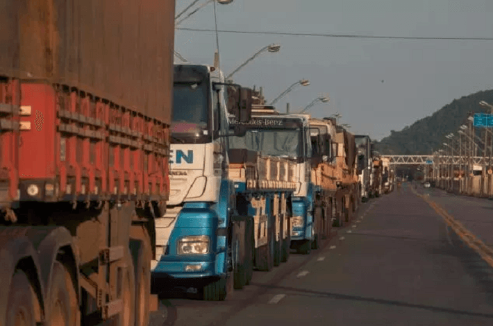 Senado aprova MP do frete rodoviário e exclui piso mínimo de R$ 5 mil