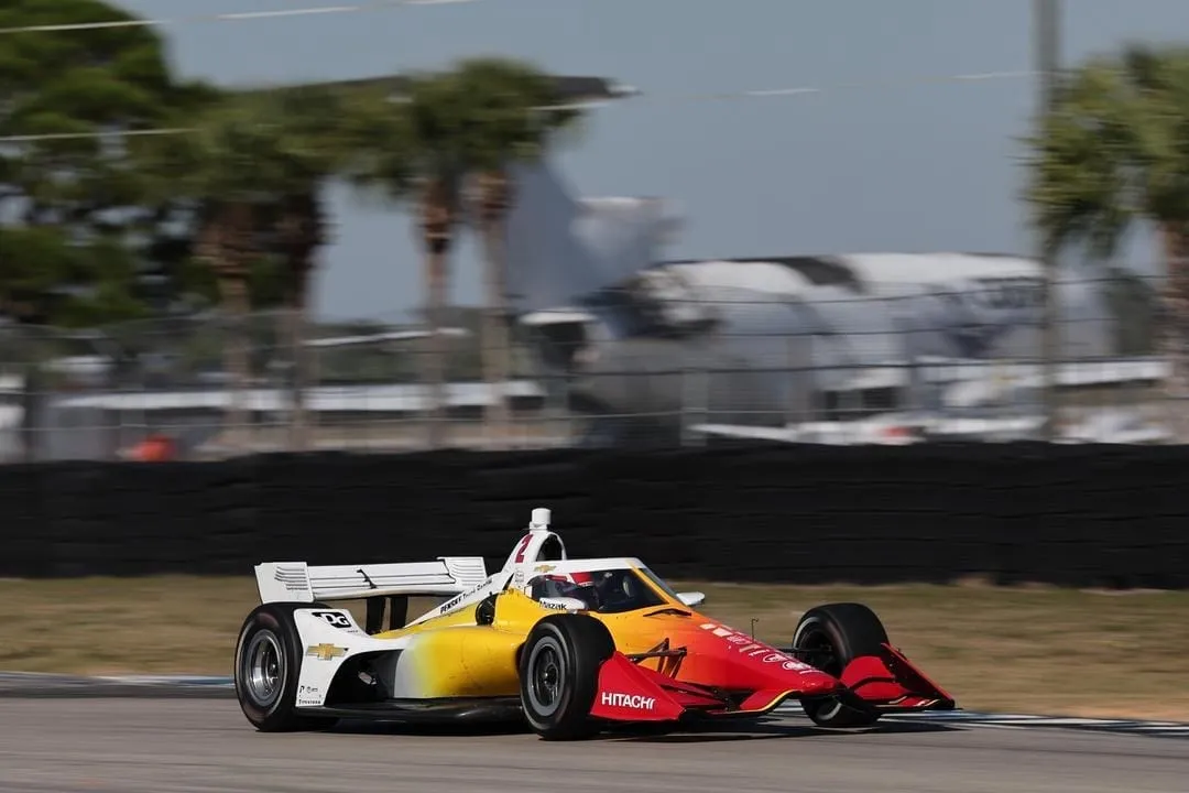 Felipe Nasr durante teste com carro da Indy em 2023 no Circuito de Sebring