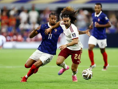 França sucumbe e Espanha pode igualar recorde do Brasil da Copa de 2002