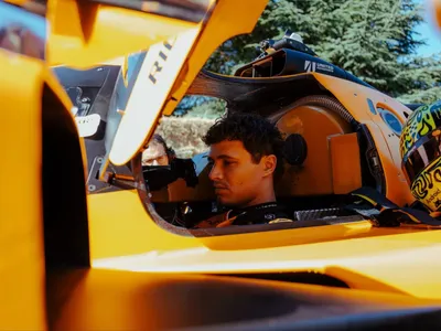 Lando Norris pilota Hypercar da McLaren em Goodwood; veja