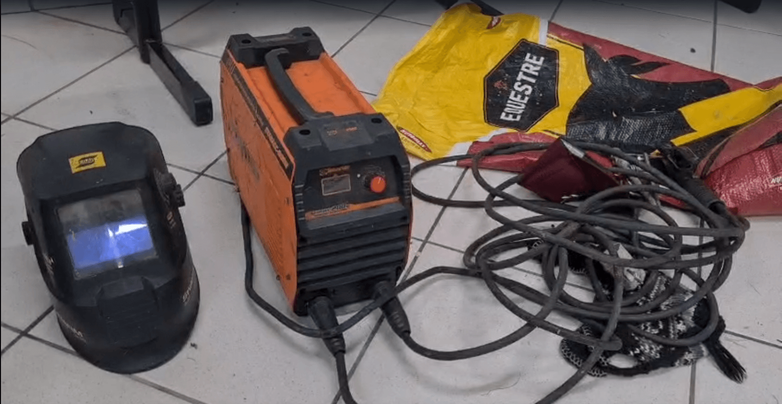 Produtos apreendidos com o segundo detido