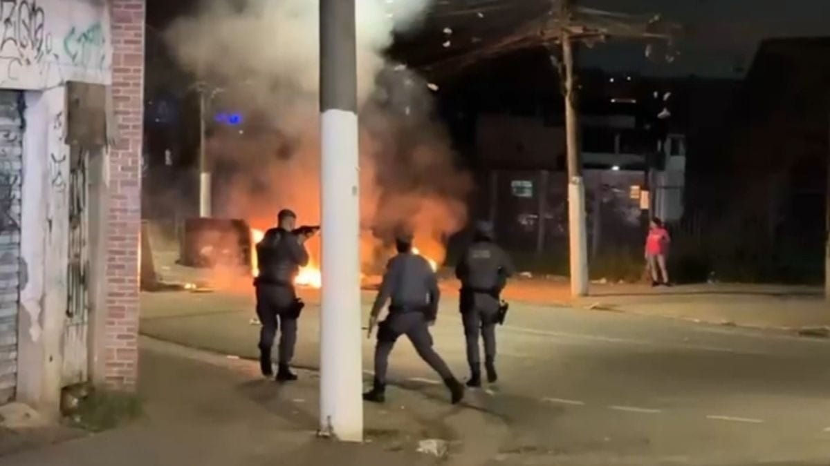 Moradores protestam contra morte de religioso após abordagem policial em SP