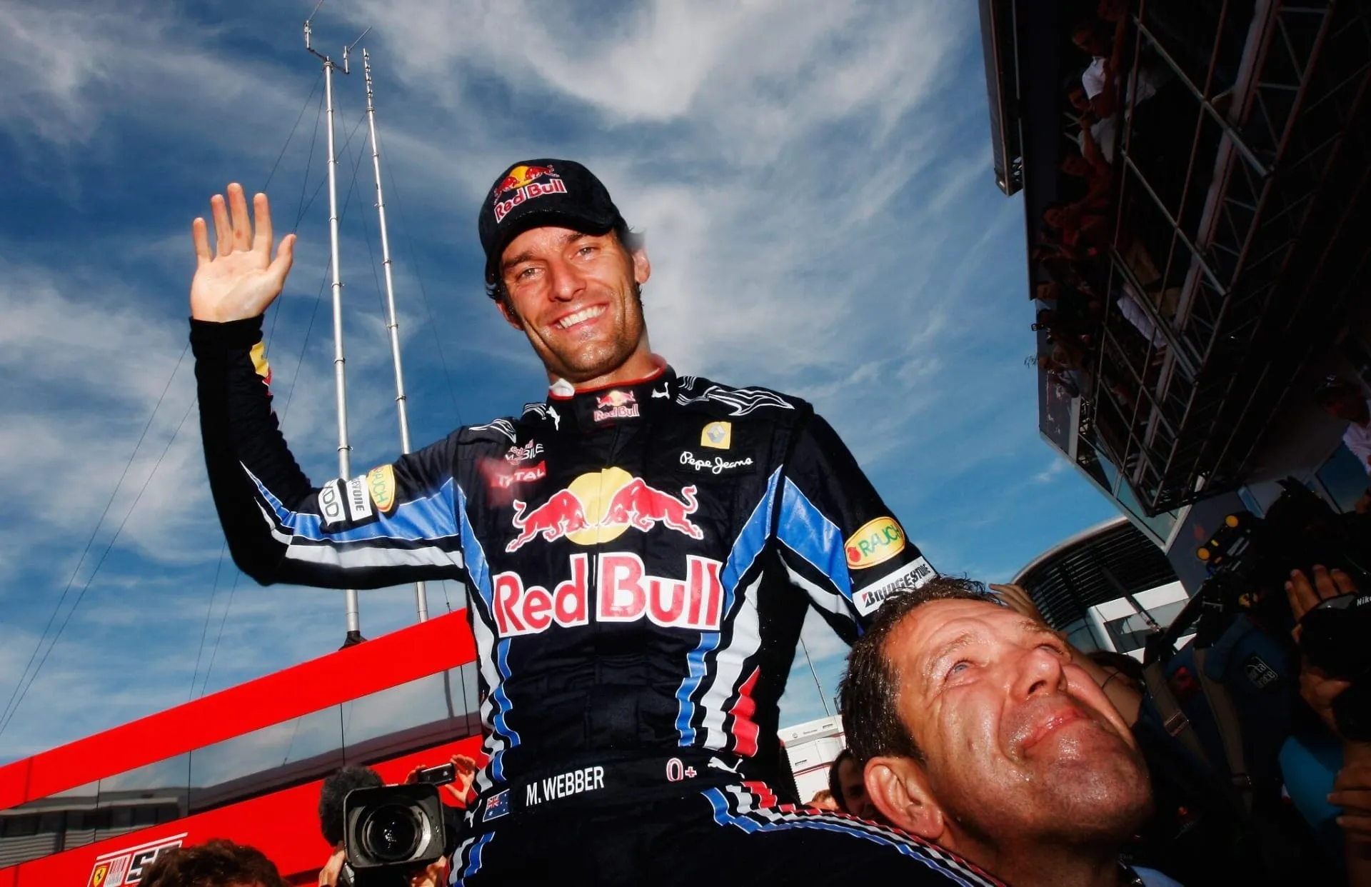 Webber comemora vitória no GP da Inglaterra de 2010 - Crédito: X