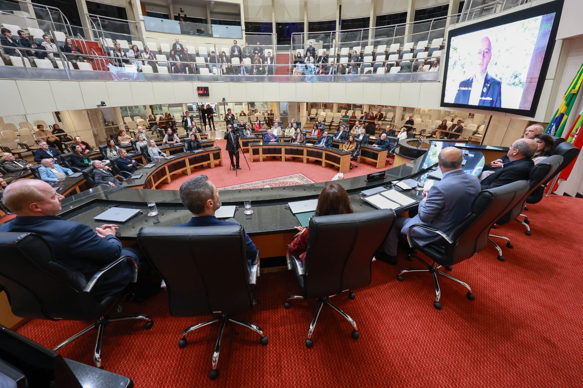 Deputados de SC discutem regras para cotas raciais mesmo após veto do STF