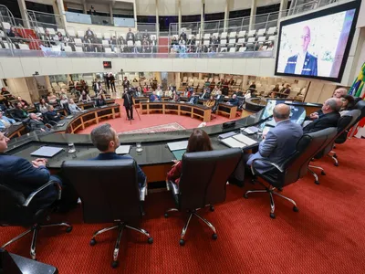 Deputados de SC discutem regras para cotas raciais mesmo após veto do STF
