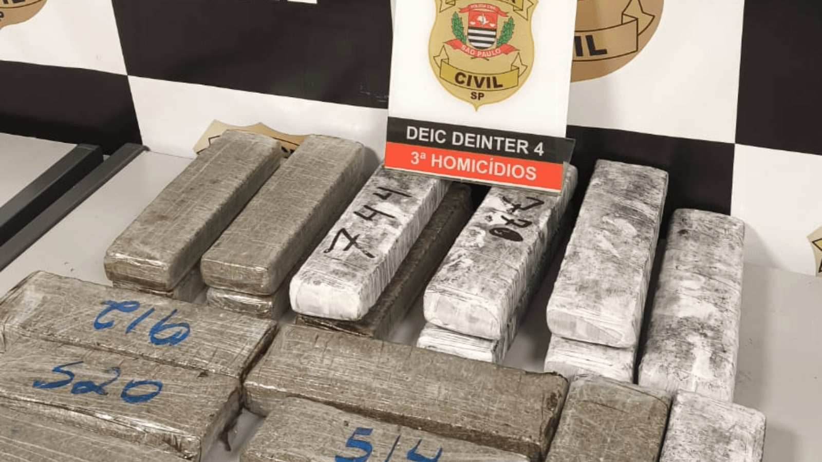 Polícia apreende quase 14 quilos de maconha dentro de uma casa em Bauru