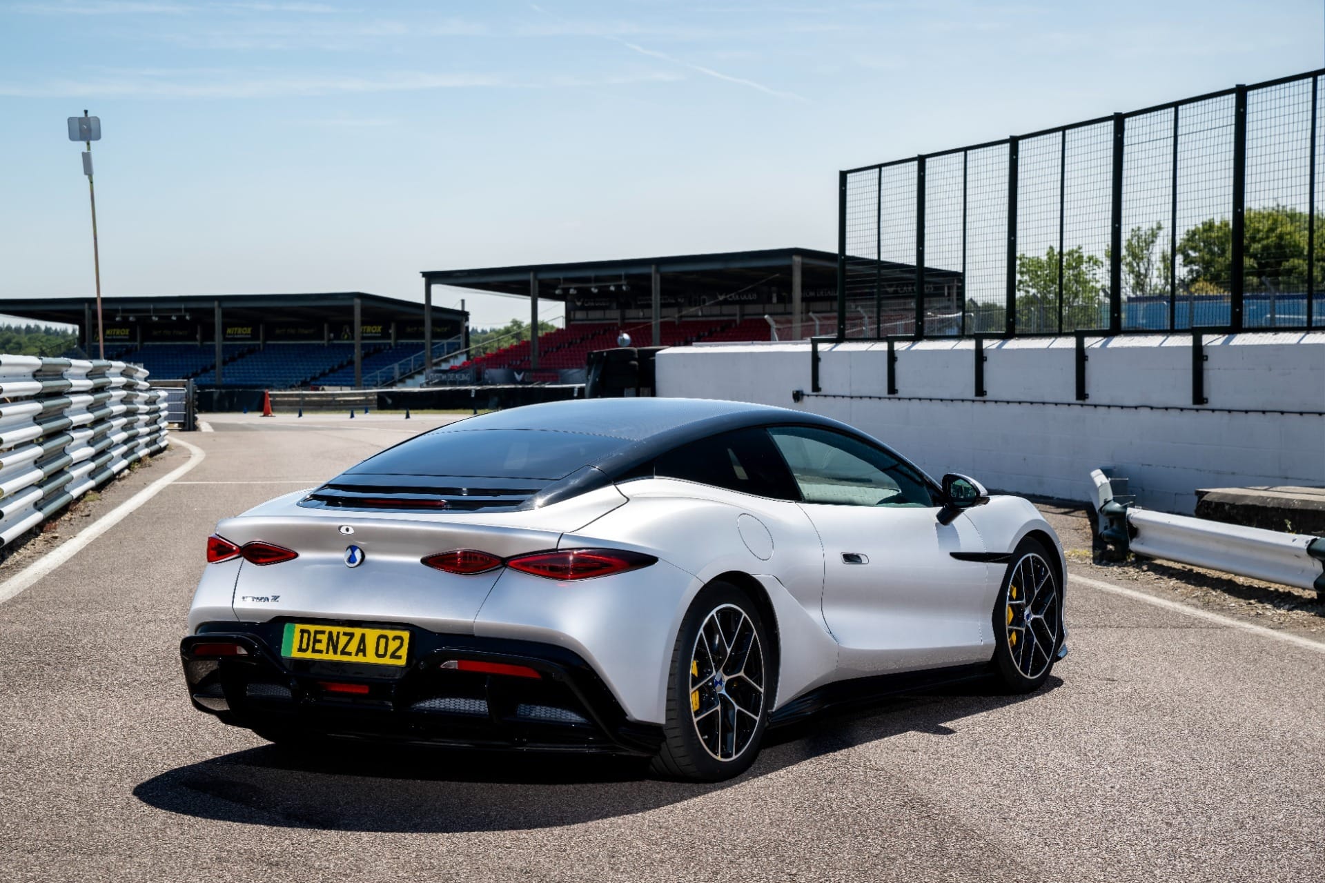 Esportivo elétrico Denza Z foi uma das principais novidades do Festival de Goodwood