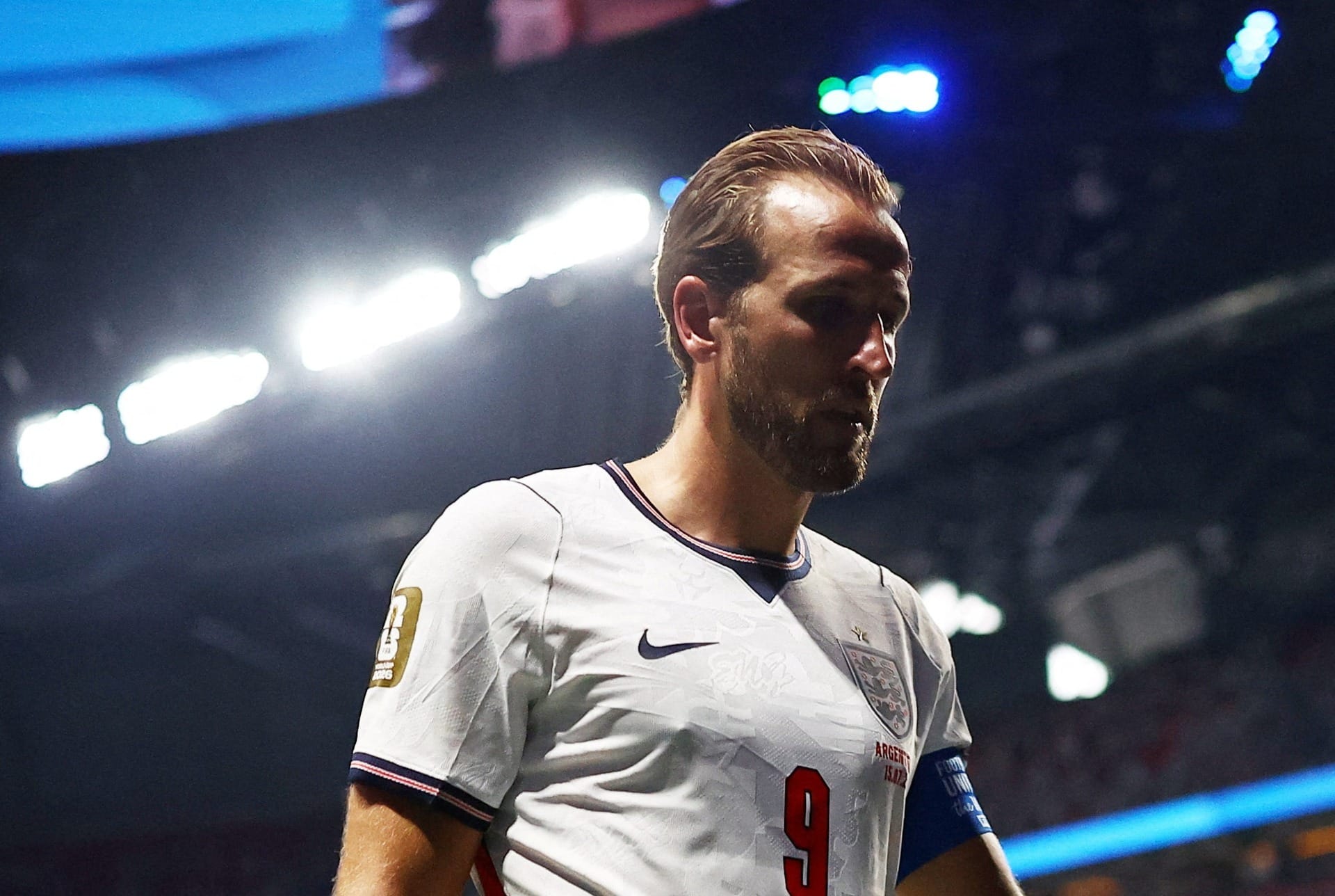 Kane se desculpa após queda da Inglaterra: "Demos sangue, suor e lágrimas"