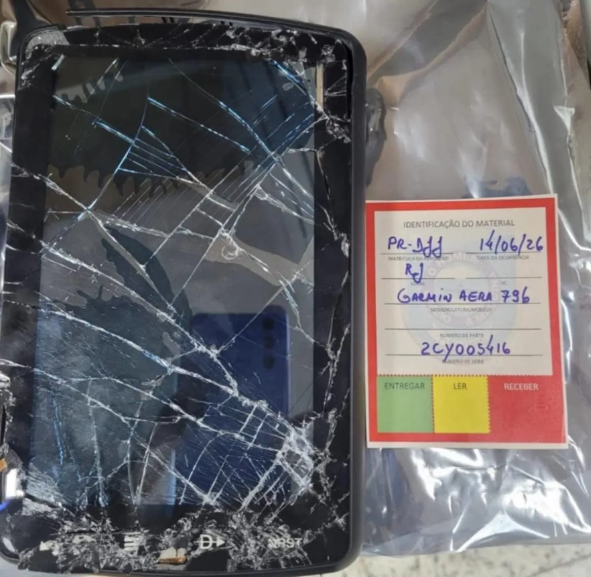 Investigadores conseguiram recuperar informações importantes de um GPS portátil que estava a bordo do PR-DJJ (foto: Cenipa/Reprodução)