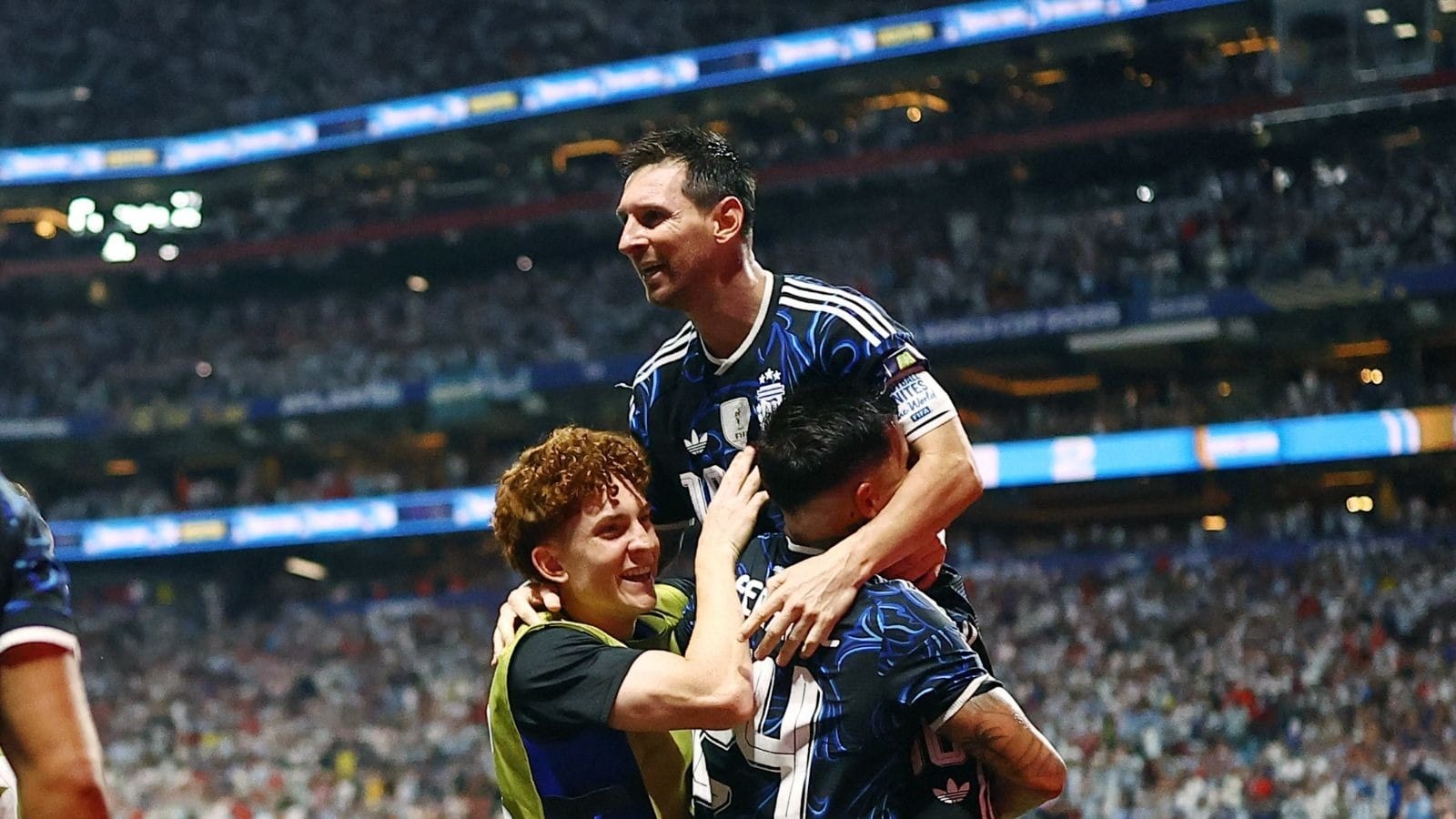 Um Gole de Copa: a estrela de Messi brilha com a ajuda de Mick Jagger