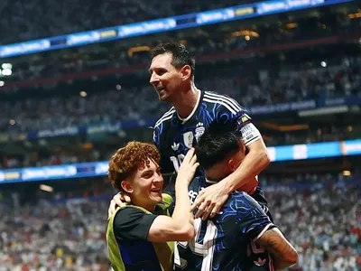 Um Gole de Copa: a estrela de Messi brilha com a ajuda de Mick Jagger