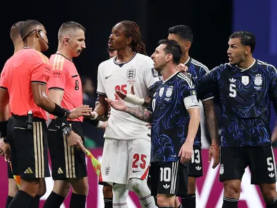 Inglaterra x Argentina: 1º tempo tem muitas faltas e nenhum chute a gol