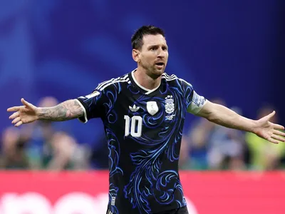 Os Donos da Bola: Messi leva Argentina para a final e volta do Brasileirão