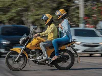 Prefeitura de SP nega pedido da Uber para operar mototáxi na capital