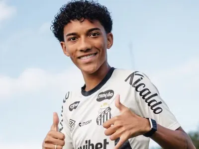 Filho de Robinho volta atrás de mudança de nome no Santos; entenda