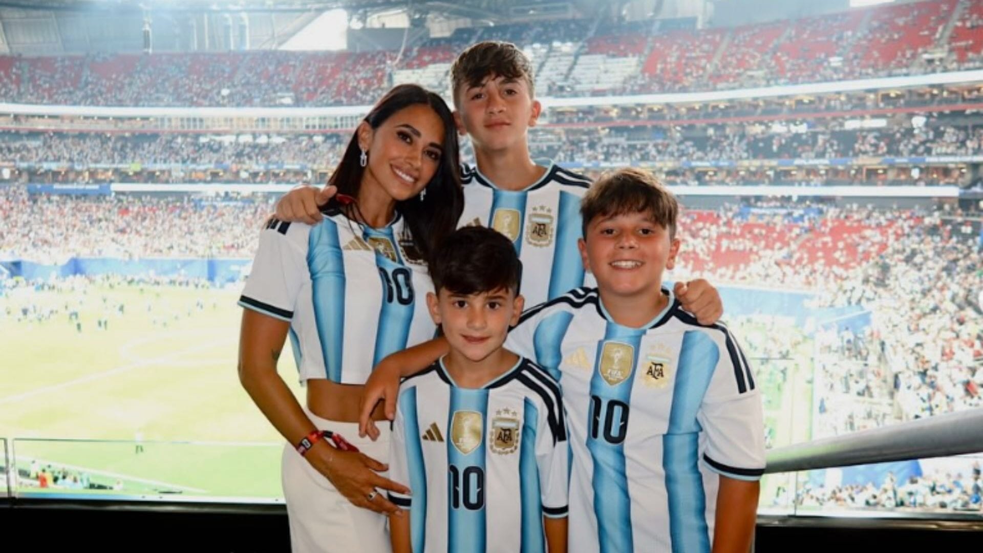 Esposa de Messi se declara para craque após derrota na Copa: 'O melhor'