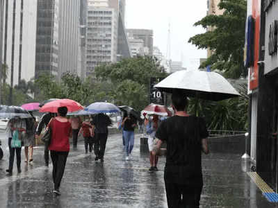 Semana termina com alerta máximo de chuva no Sul e no Nordeste