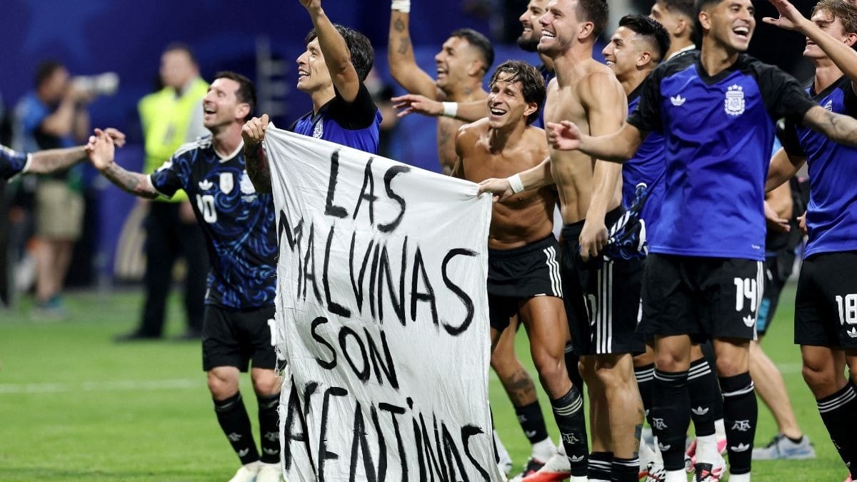 Fifa vai investigar Argentina por faixa política contra a Inglaterra