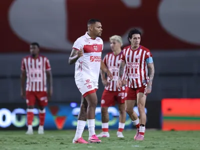 Novo artilheiro do Brasil faz gol e vence na Série B