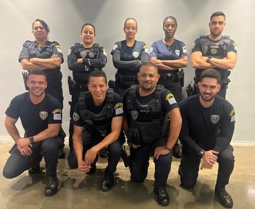 Homens e mulheres da GCM que fazem parte da equipe da Patrulha Maria da Penha | Foto: PMSJC