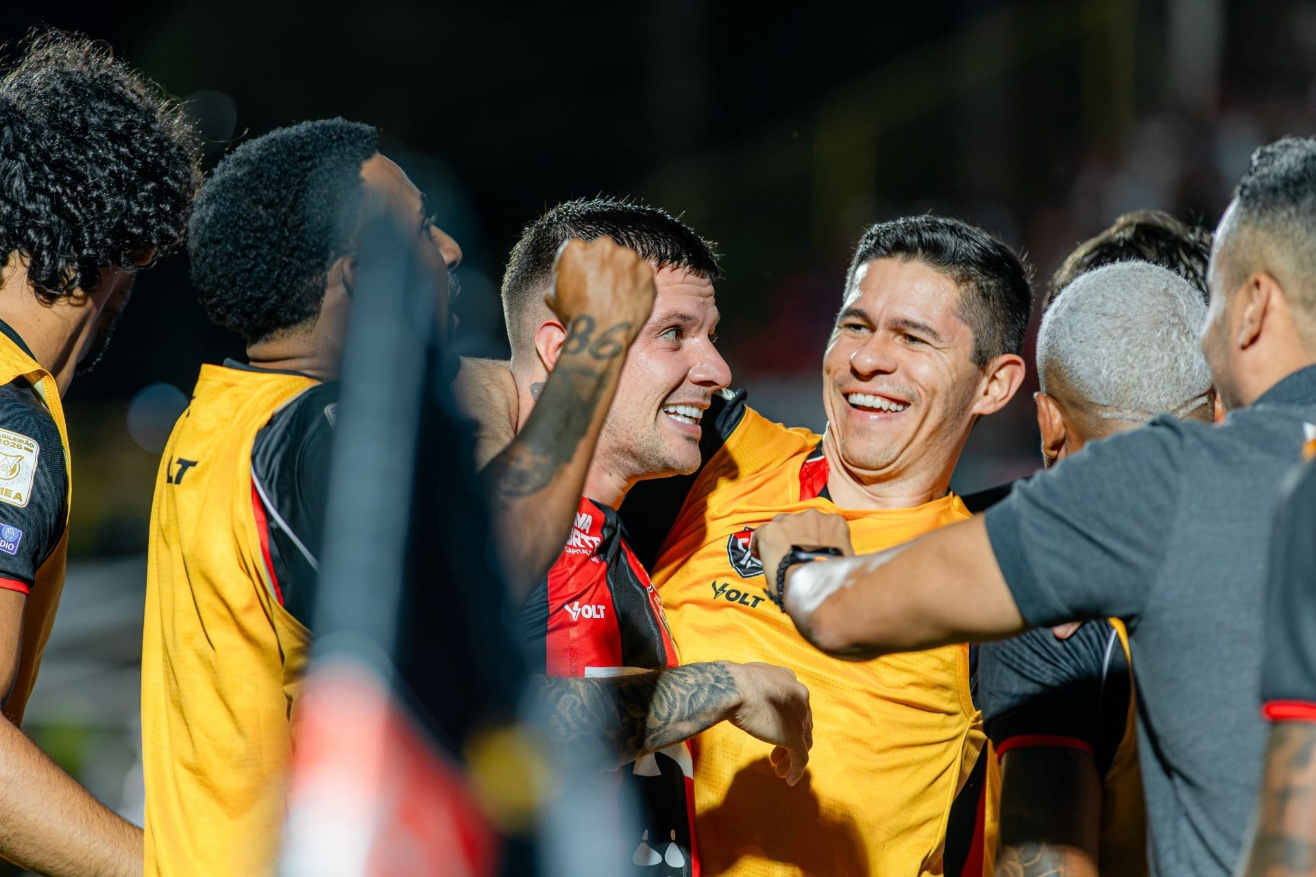 Vitória vence, sobe na tabela e impõe 1ª derrota ao novo técnico do Vasco