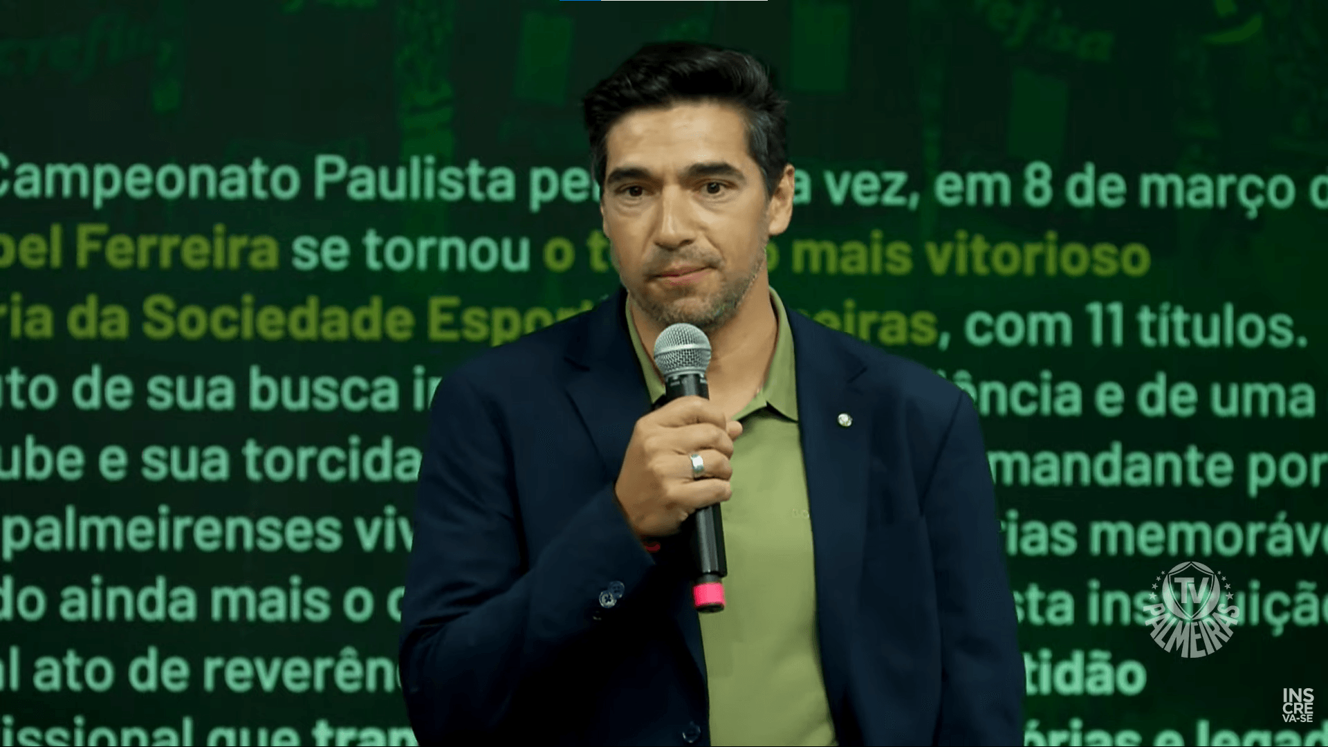Abel recebe homenagem do Palmeiras, abre o coração e fala sobre futuro