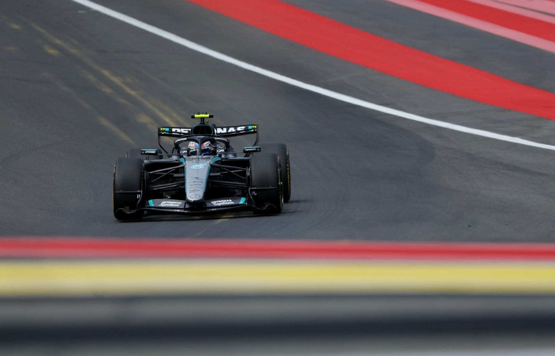Antonelli voa e lidera TL2 do GP da Bélgica; Bortoleto é 13º