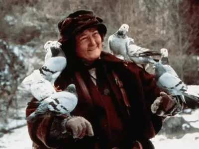 Morre Brenda Fricker, atriz de 'Esqueceram de Mim 2', aos 81 anos
