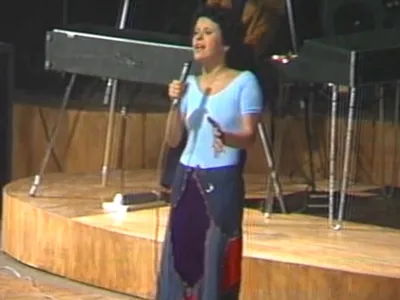 Relembre quando Elis Regina emocionou Teatro Bandeirantes com 'Travessia'