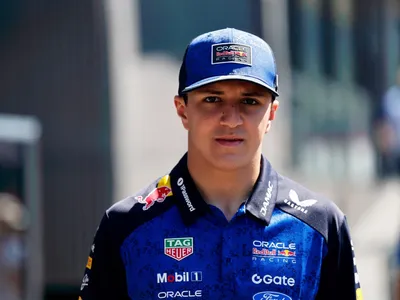 Red Bull troca motor do carro de Hadjar, que largará no fundo do grid