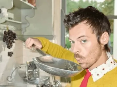 Harry Styles comeu pão de queijo no mesmo lugar que Dua Lipa; saiba preços