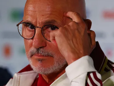 Técnico treinou "na lama", ficou desempregado e pode ser campeão do mundo
