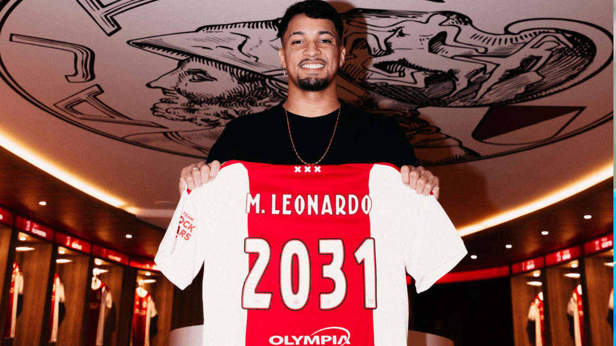 Ajax oficializa contratação de atacante revelado pelo Santos; veja valores