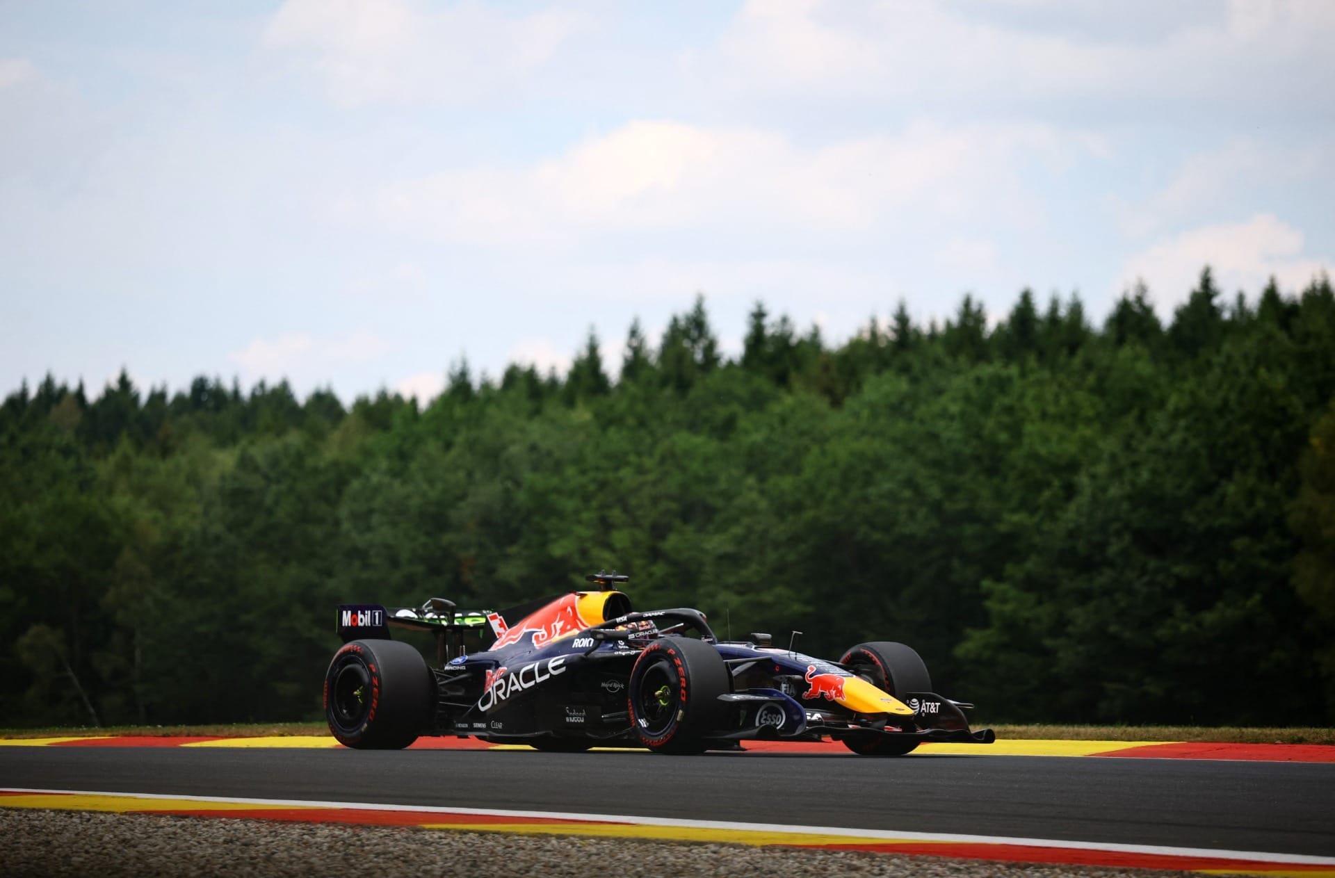 Verstappen lidera TL1 do GP da Bélgica; Bortoleto é 10º