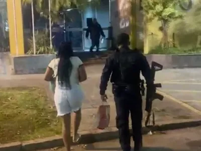 Mulher é presa por furtar mais de R$ 1 mil em chupetas e mamadeiras