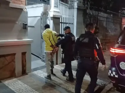Homem agride mulher e quebra copo na cabeça do filho de 5 anos