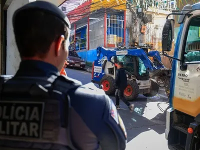 Polícia faz operação para retirar barricadas em Paraisópolis, em SP