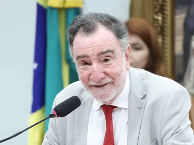 Patrus Ananias aceita convite e será candidato do PT ao governo de MG