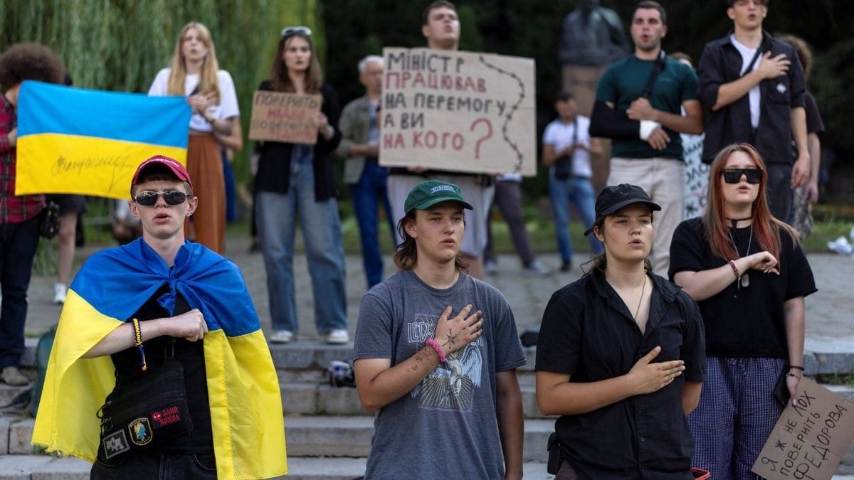 Demissão de ministro da Defesa gera protestos na Ucrânia