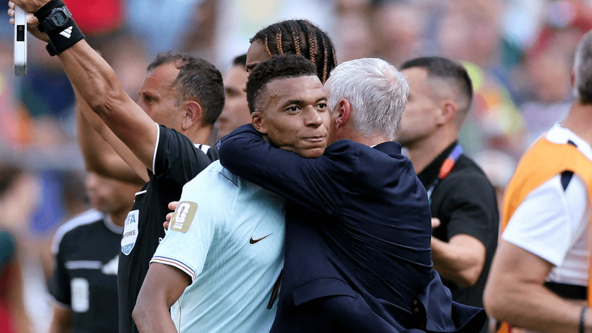 Mbappé admite frustração em despedida de Deschamps: "Falhamos"