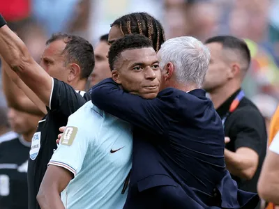 Mbappé admite frustração em despedida de Deschamps: "Falhamos"