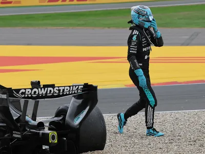 George Russell abandona o GP da Bélgica após incidente com Hamilton