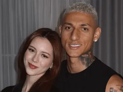 Esposa de Richarlison denuncia ataques racistas de argentinos: "Miseráveis"