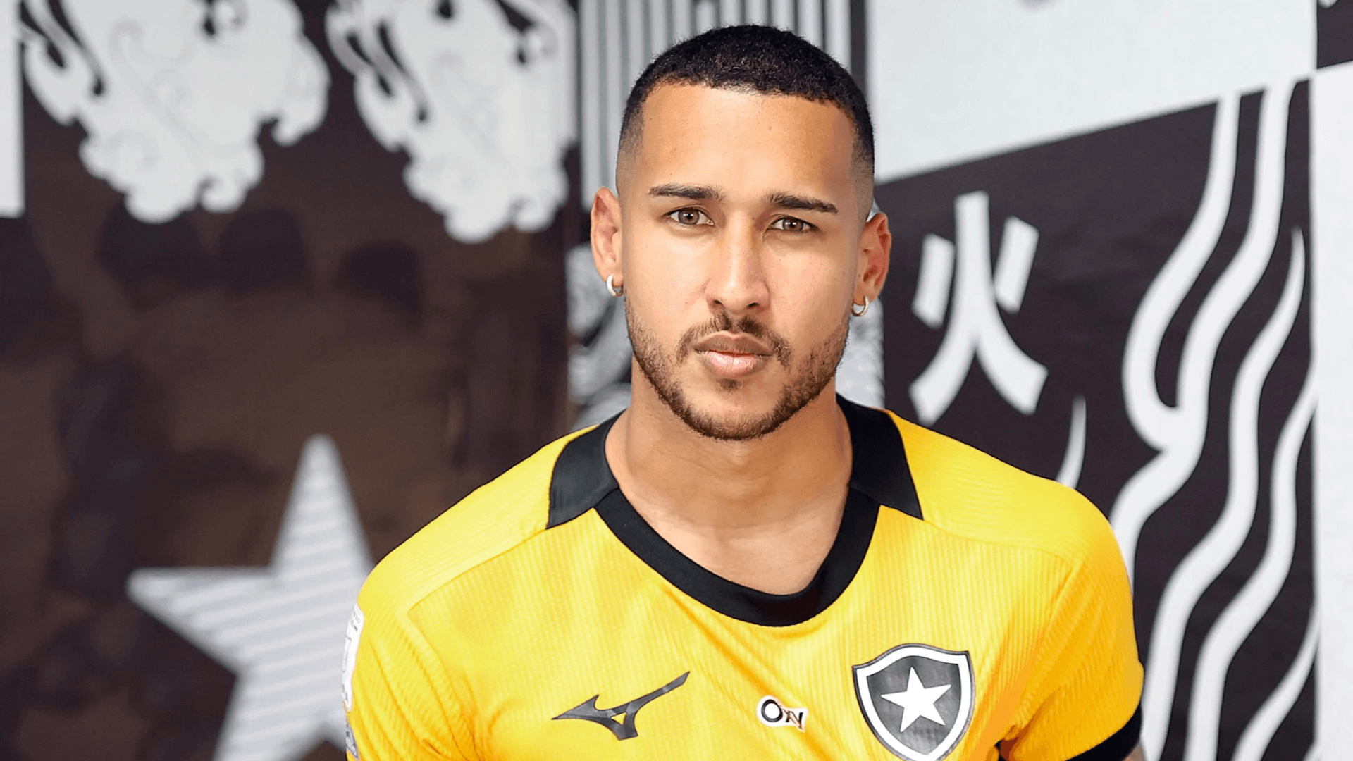 Botafogo anuncia goleiros, Vitor Roque perto do retorno e