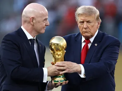 Craque Neto detona Ronaldo Fenômeno por dar taça da Copa a Trump