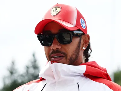 Hamilton relembra acidente de 2018 após atropelar mecânico na Bélgica