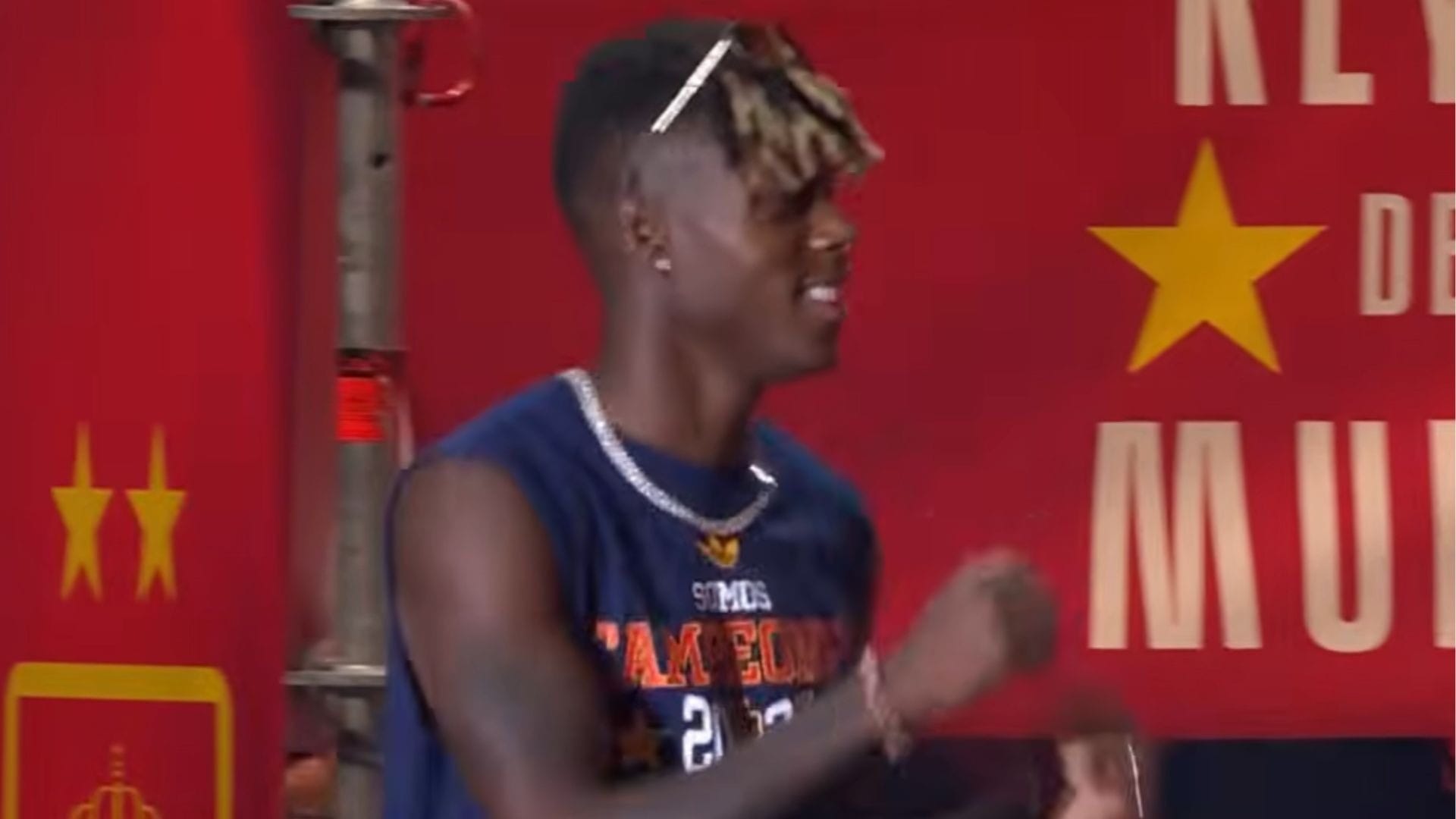 Nico Williams celebra título na Copa do Mundo com funk "proibidão"; veja