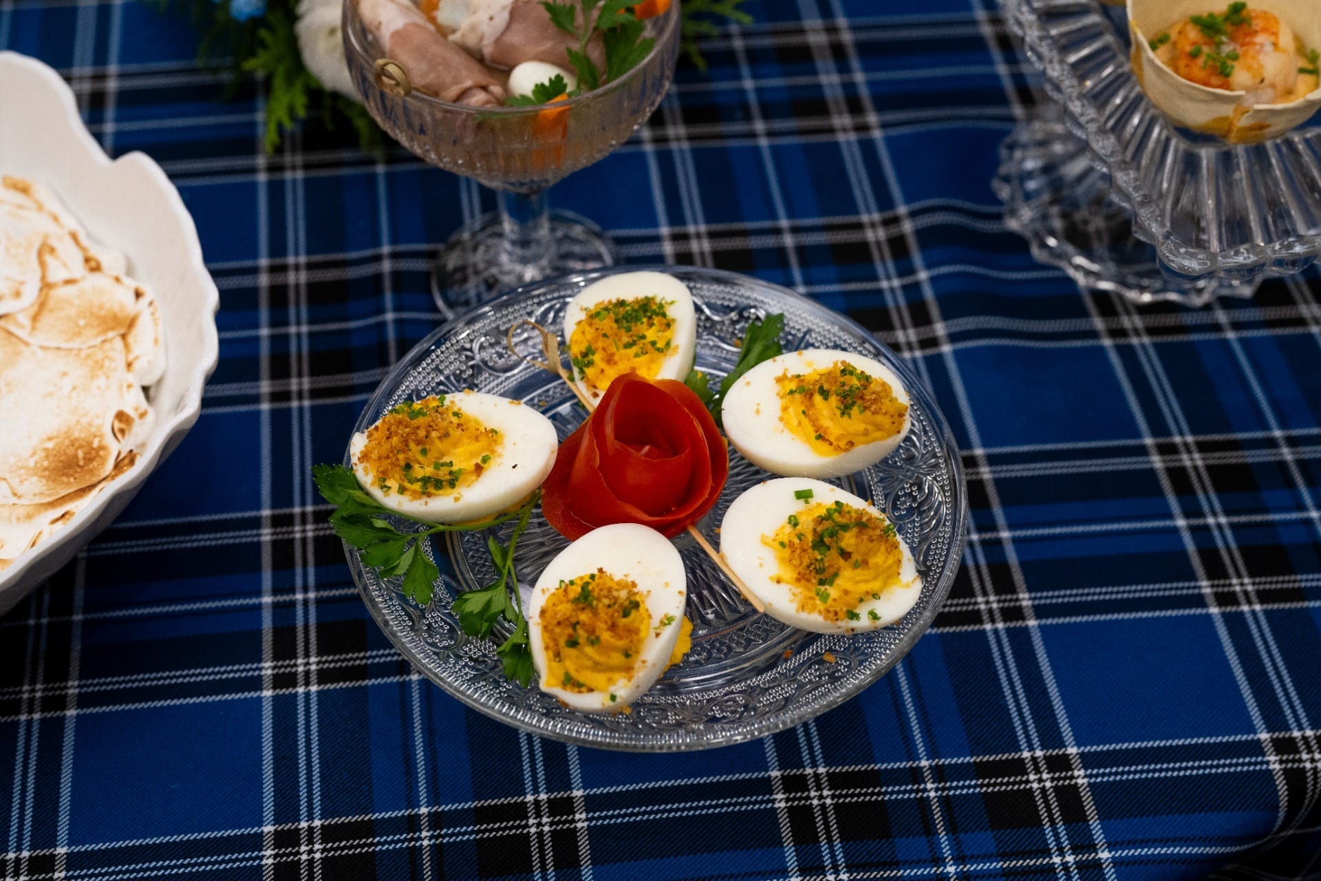 Ovos cremosos com farofa picante | Band Receitas